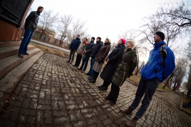 7 ноября 2014 года (уборка памятника на Дудинской)