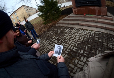 7 ноября 2014 года (уборка памятника на Дудинской)