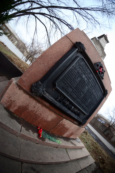 7 ноября 2014 года (уборка памятника на Дудинской)