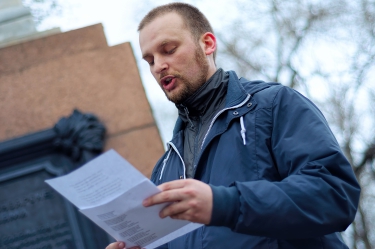 Уборка братской могилы революционеров-большевиков 